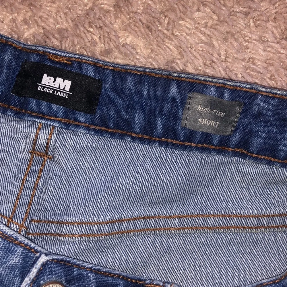 I&M High Waisted Shorts - Medium - Picture 3 of 5